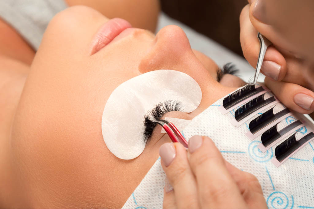 Eyelash Extensions at Luxe Nails Lounge & Spa Slave Lake